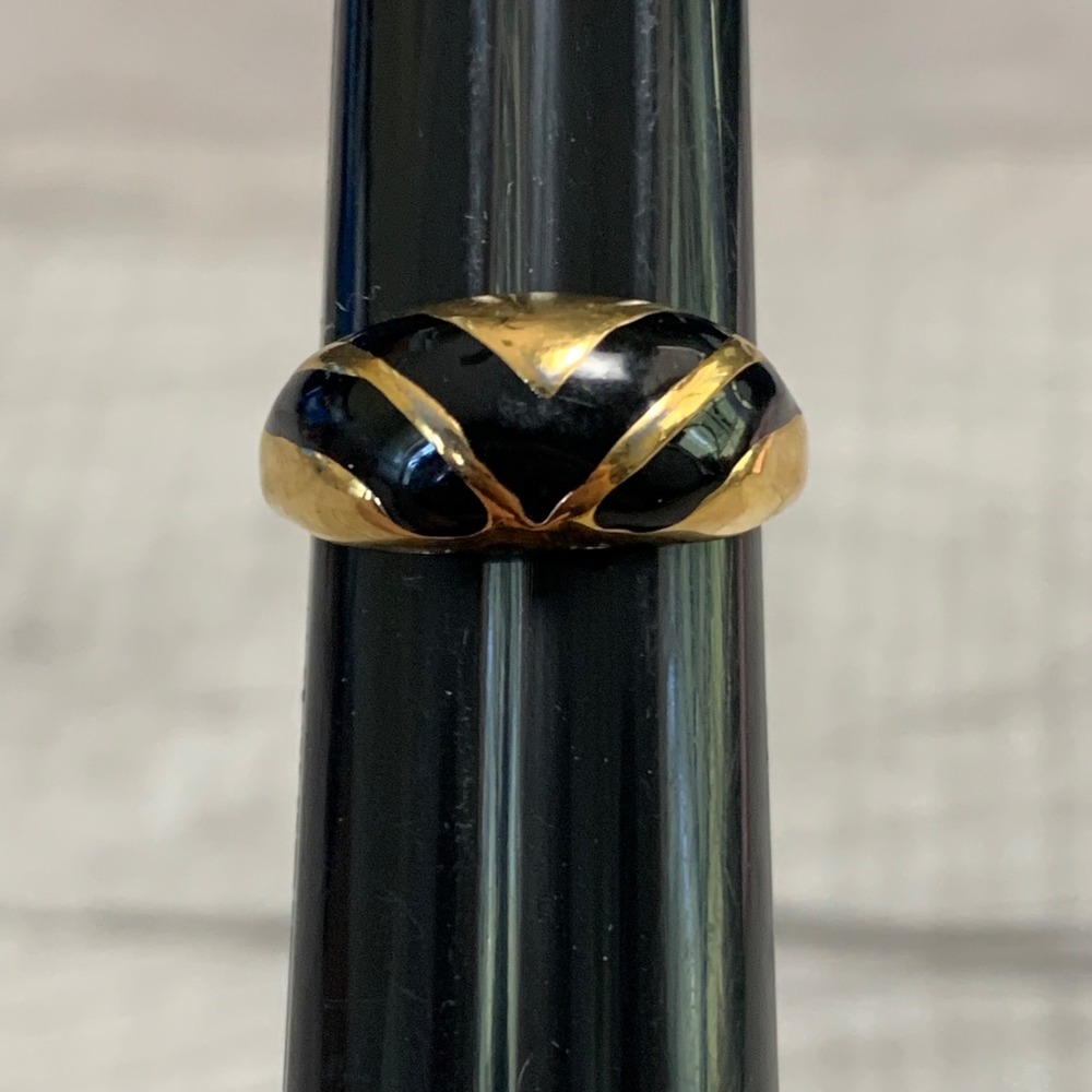 Gold Tone Black Enamel Dome Chevron Ring Size 5.25 4771